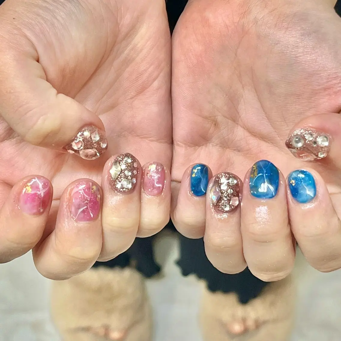 ネイル ブルー ピンク ハンドネイル Bianca TORII🌞のネイルデザイン