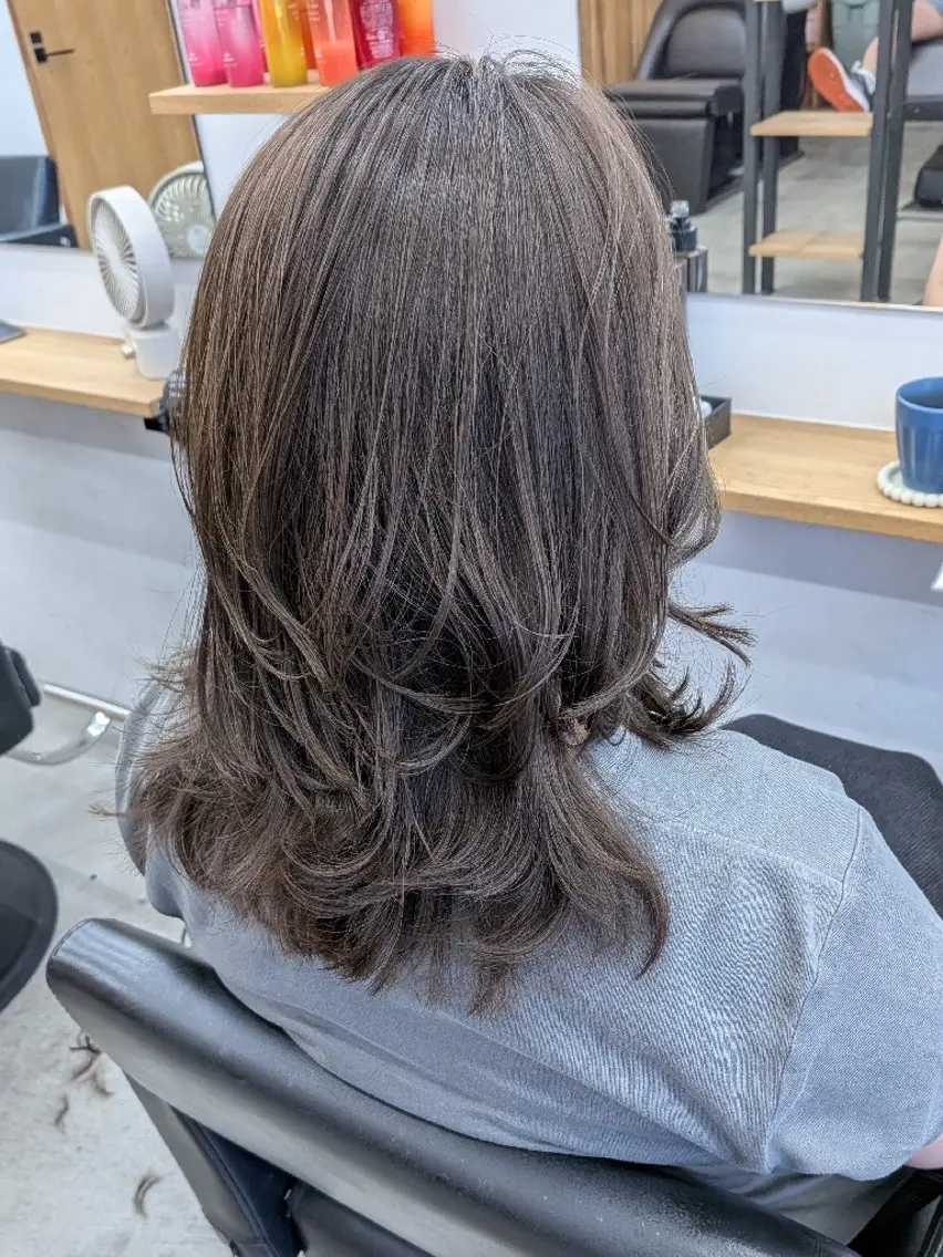 ミディアム カット ヘアカラー トリートメント 🧡Rhair 伊藤美和🤎のヘアスタイル