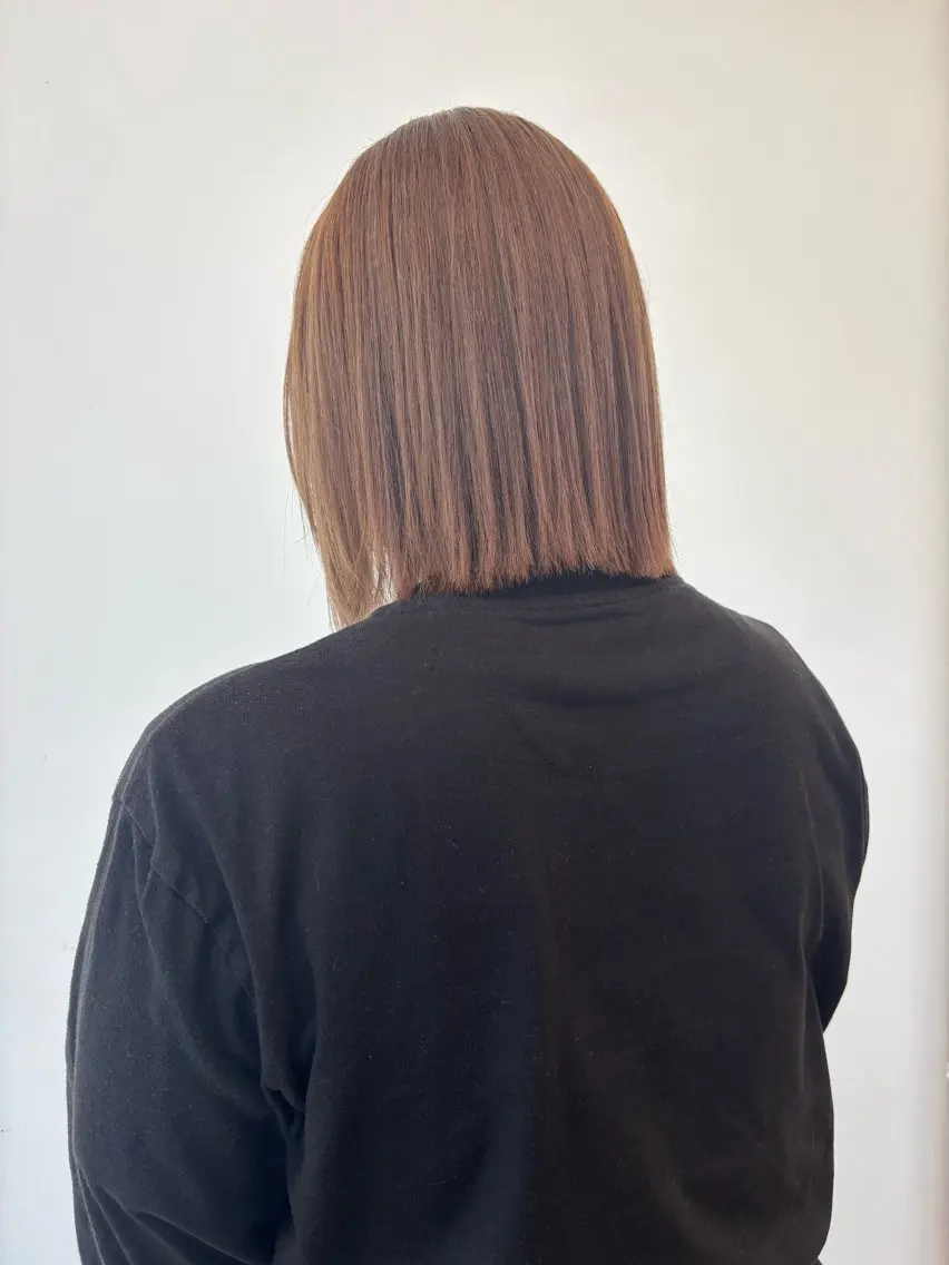 ショート カラー ベージュカラー ブリーチ グレージュ ヘアカラー SARA高吉 華鈴のヘアスタイル