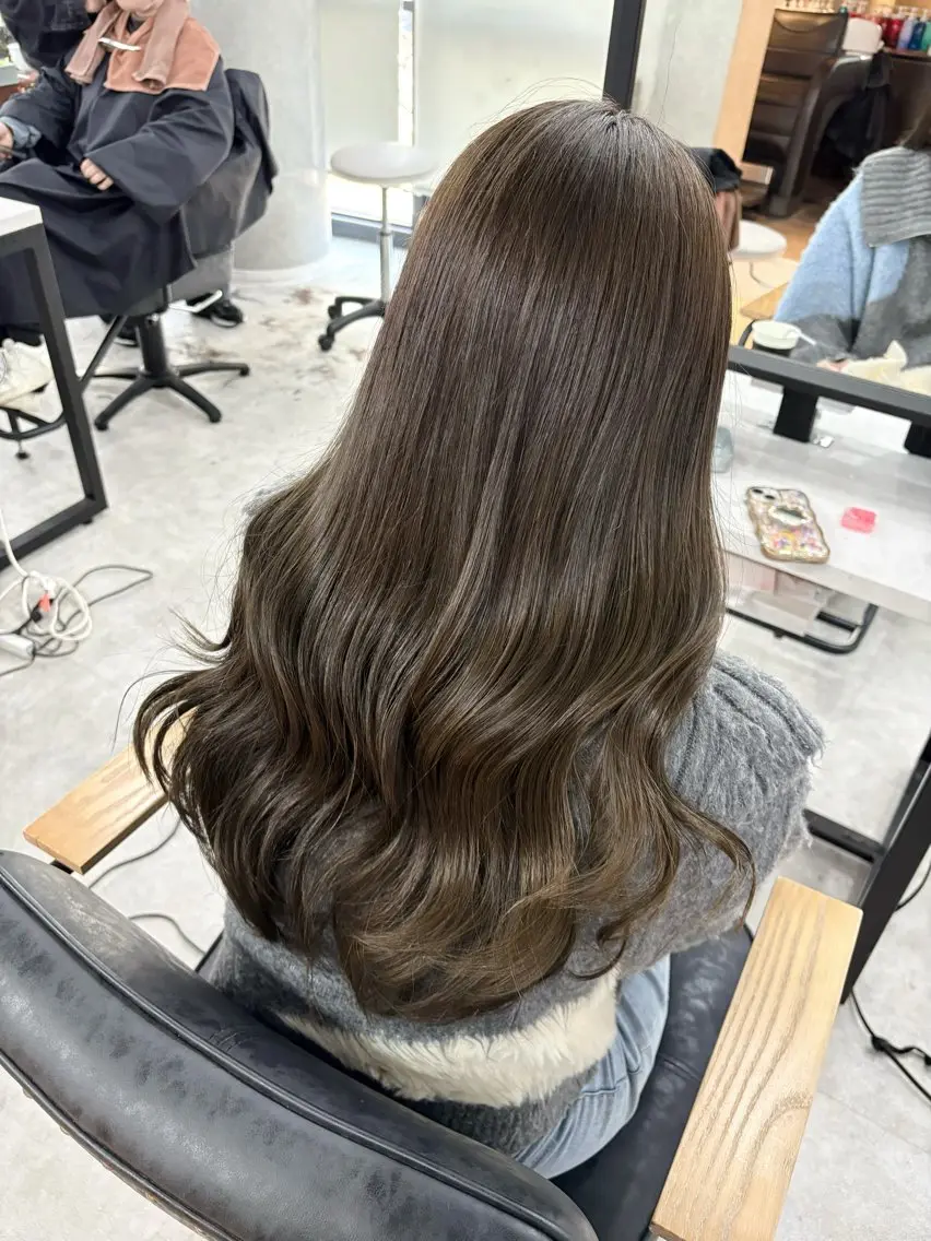 ロング カラー カット ヘアカラー トリートメント 縮毛矯正×透明感 カラー hinataのヘアスタイル