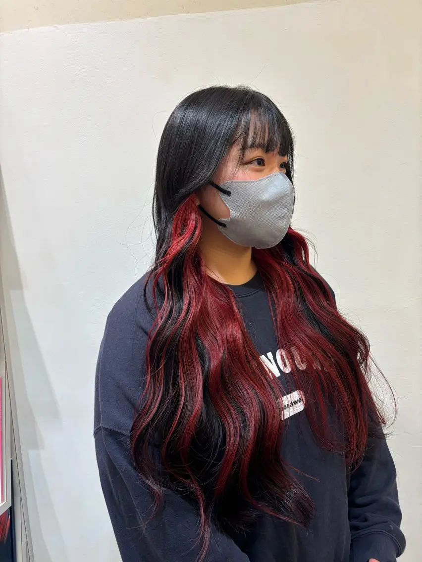 ロング オオカメ ユヅキのヘアスタイル