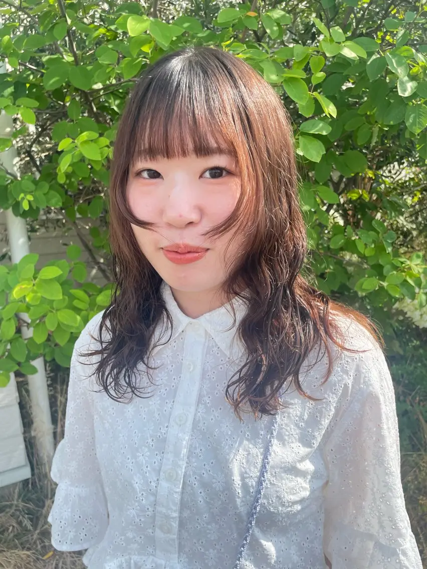 ロング パーマ レイヤーカット サイドバング 横田 愛梨のヘアスタイル