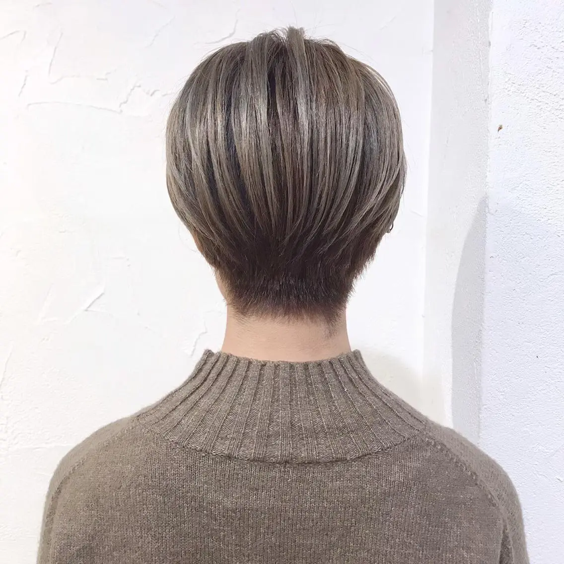 ショート カラー 藤井 貴美子のヘアスタイル