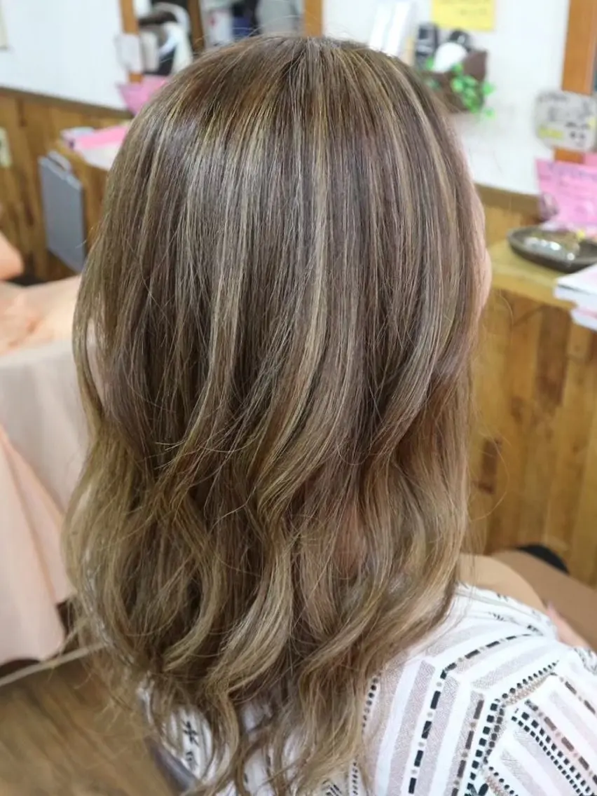 セミロング ハイライト 前田 かおりのヘアスタイル
