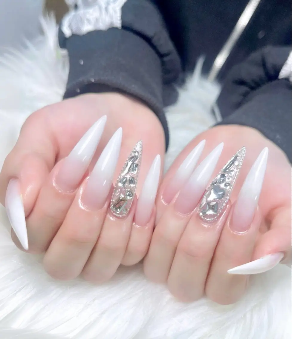 【チップ長さ出し】ミラー/フレンチ/グラデーションネイルの写真