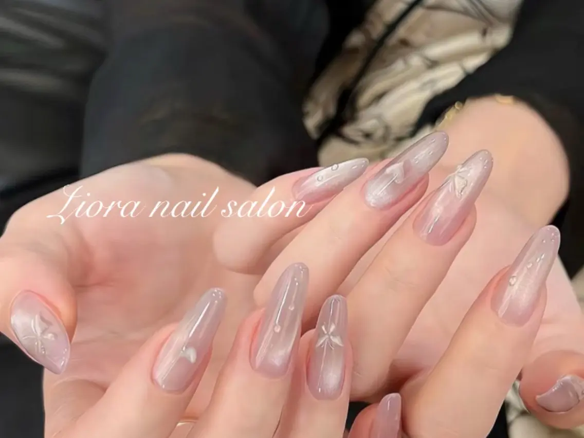 ネイル フレンチネイル ジェルネイル ガーリー グラデーション キラキラネイル ハンドネイル JUN Lioraネイルのネイルデザイン