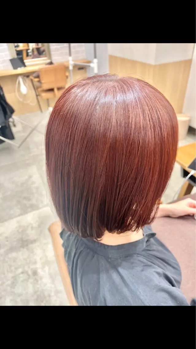 セミロング トリートメント レイヤー・カット モデル・透明感カラーのヘアスタイル