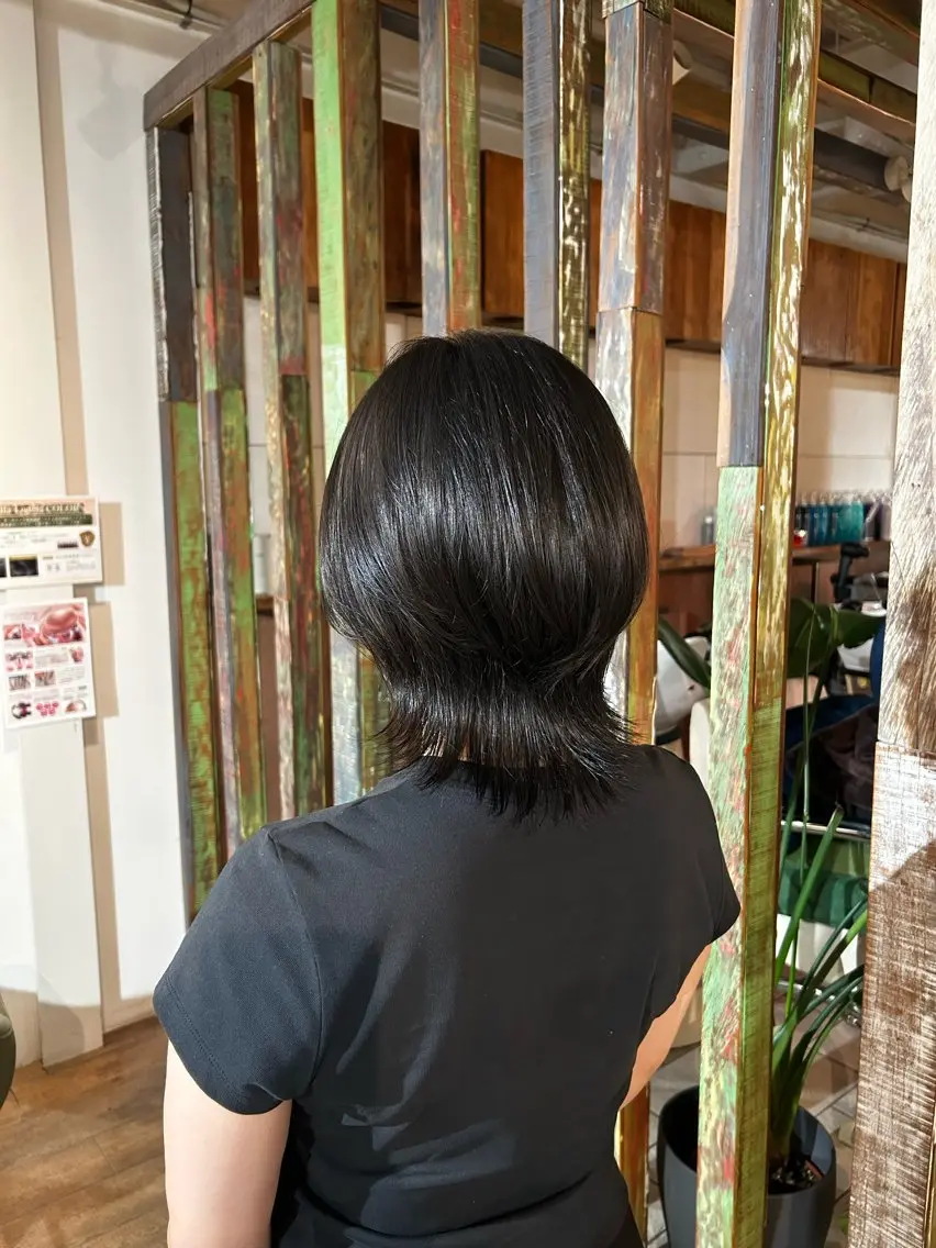 ミディアム 伸ばしかけ 白上 愛佳のヘアスタイル