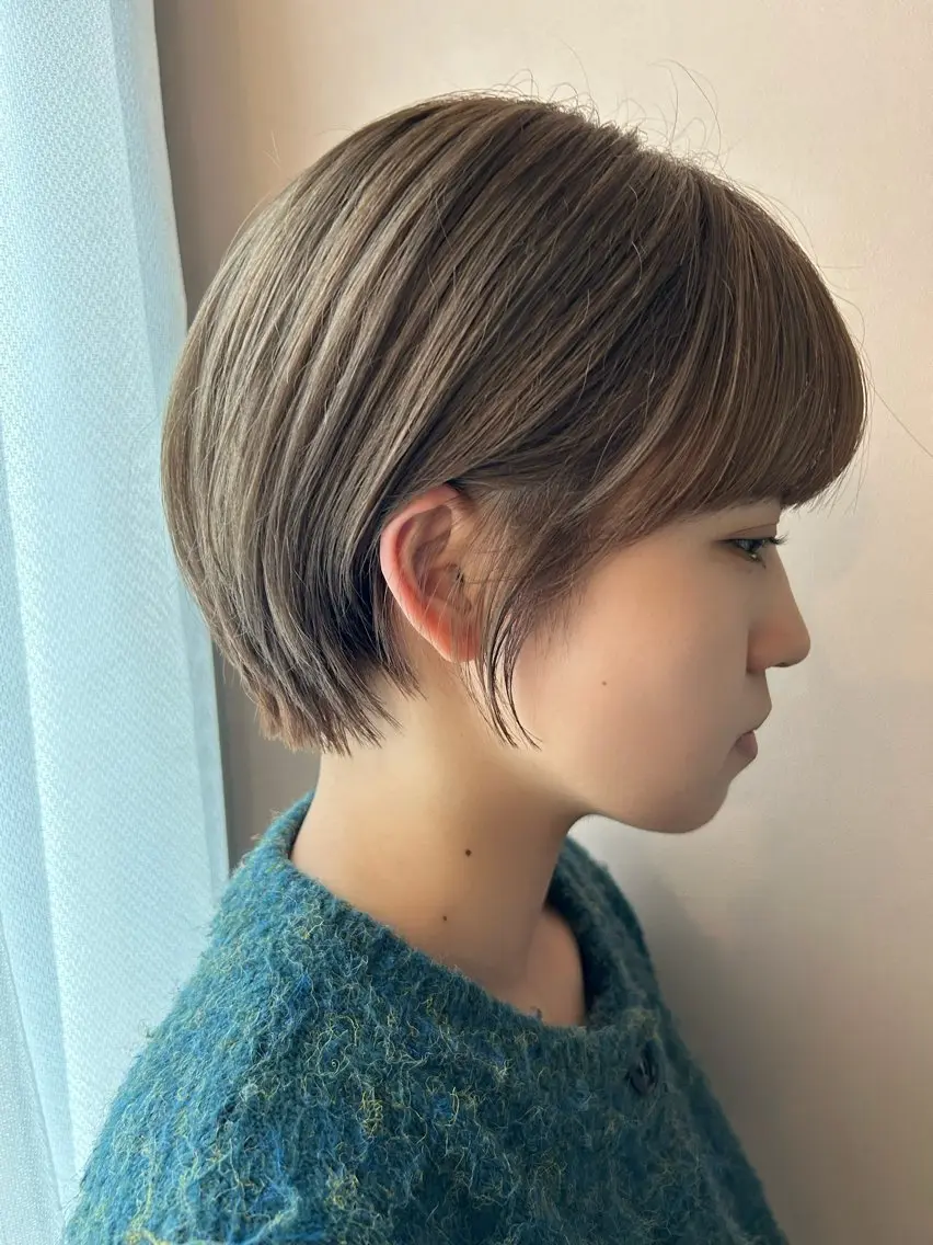 ショート カラー ベージュカラー ブリーチ オリーブベージュ カット ヘアカラー トリートメント hubhair レイヤー/透明感のヘアスタイル