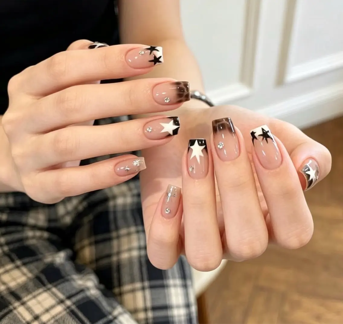 ネイル ボルドー ブラウン フットネイル フレンチネイル グラデーション ハンドネイル Lynn_ Nailのネイルデザイン