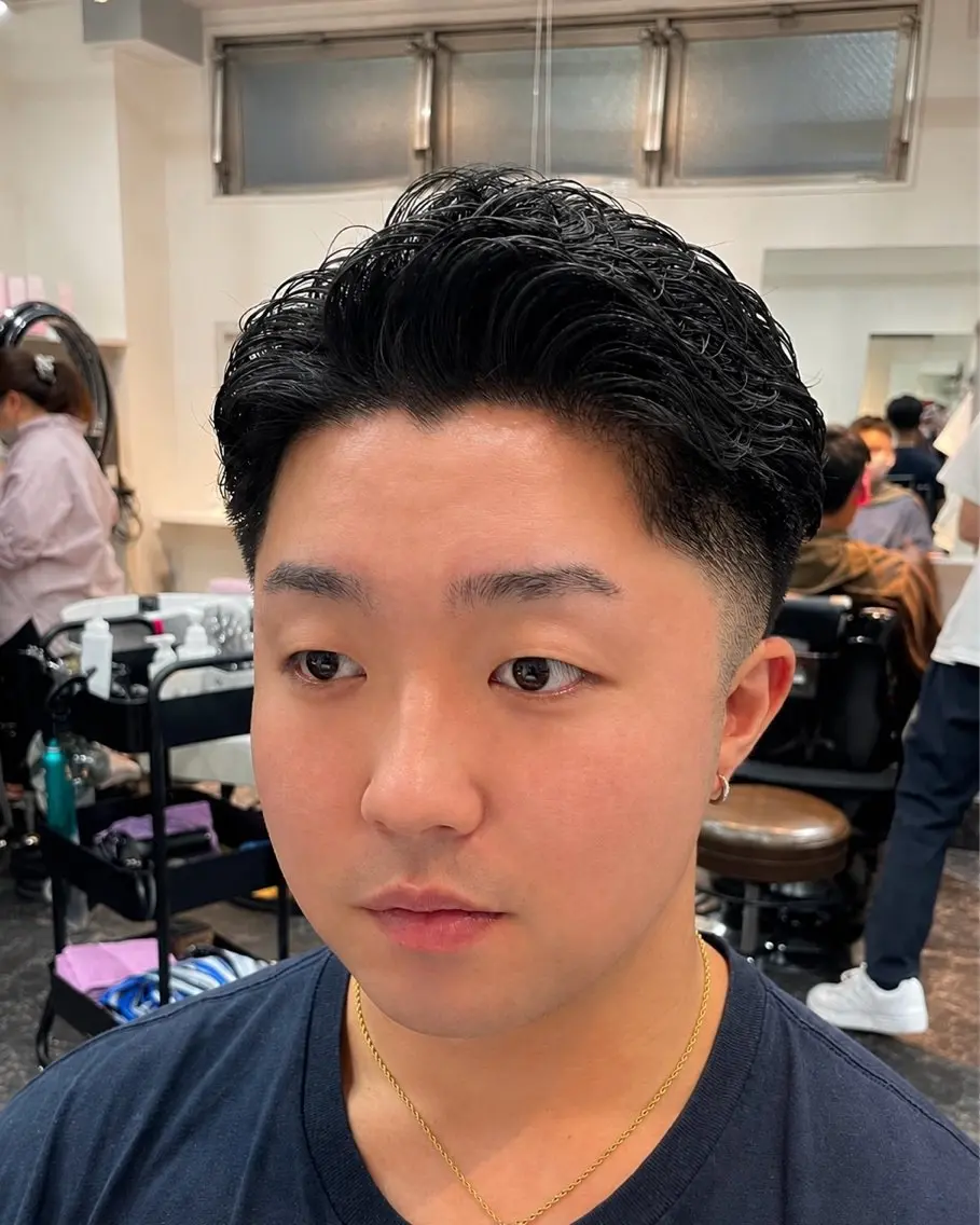 ショート パーマ メンズ フェードカット メンズパーマ カットモデル無料 8月12日空きありのヘアスタイル