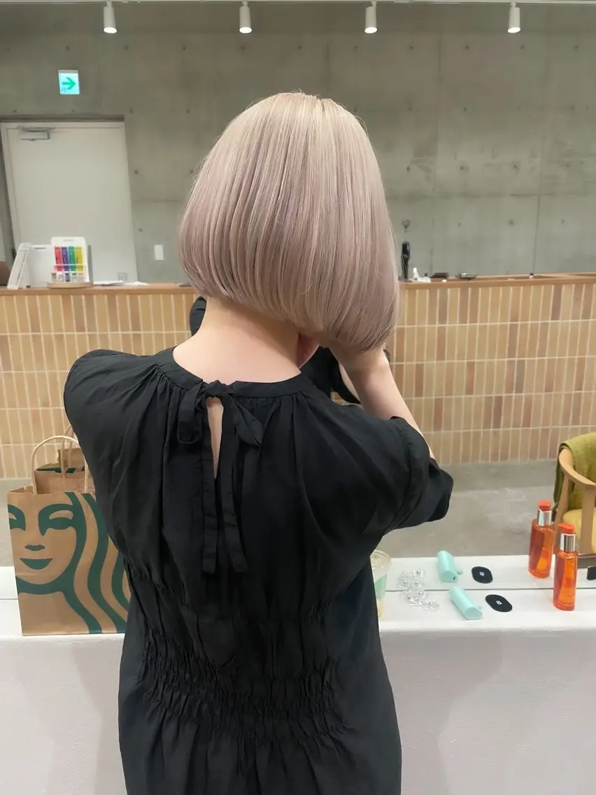 ショート カラー ヘアアレンジ ミニボブ/ブリーチ 🌈MISATOのヘアスタイル
