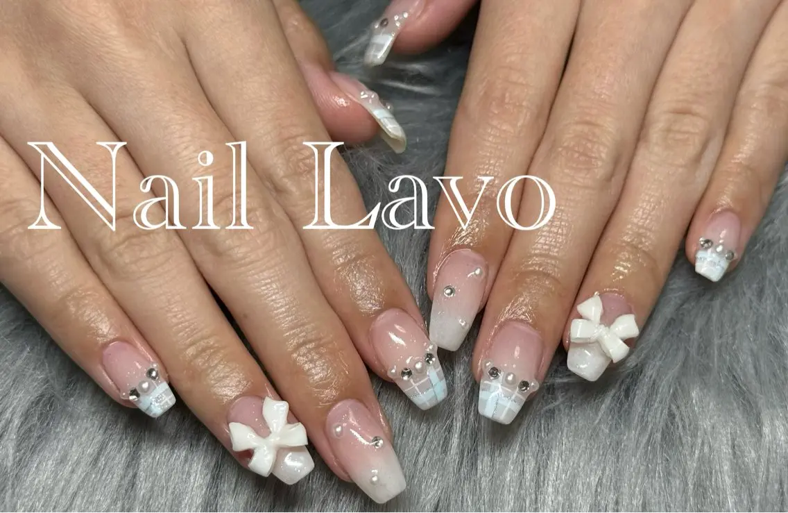 ネイル フレンチネイル グラデーション キラキラネイル ラメ(グリッター) リボン ハンドネイル Nail Lavoのネイルデザイン