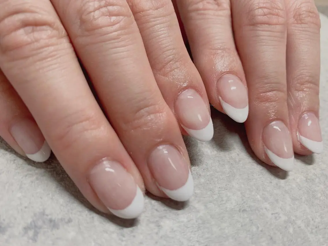 ネイル フレンチネイル mogunail &blowのネイルデザイン