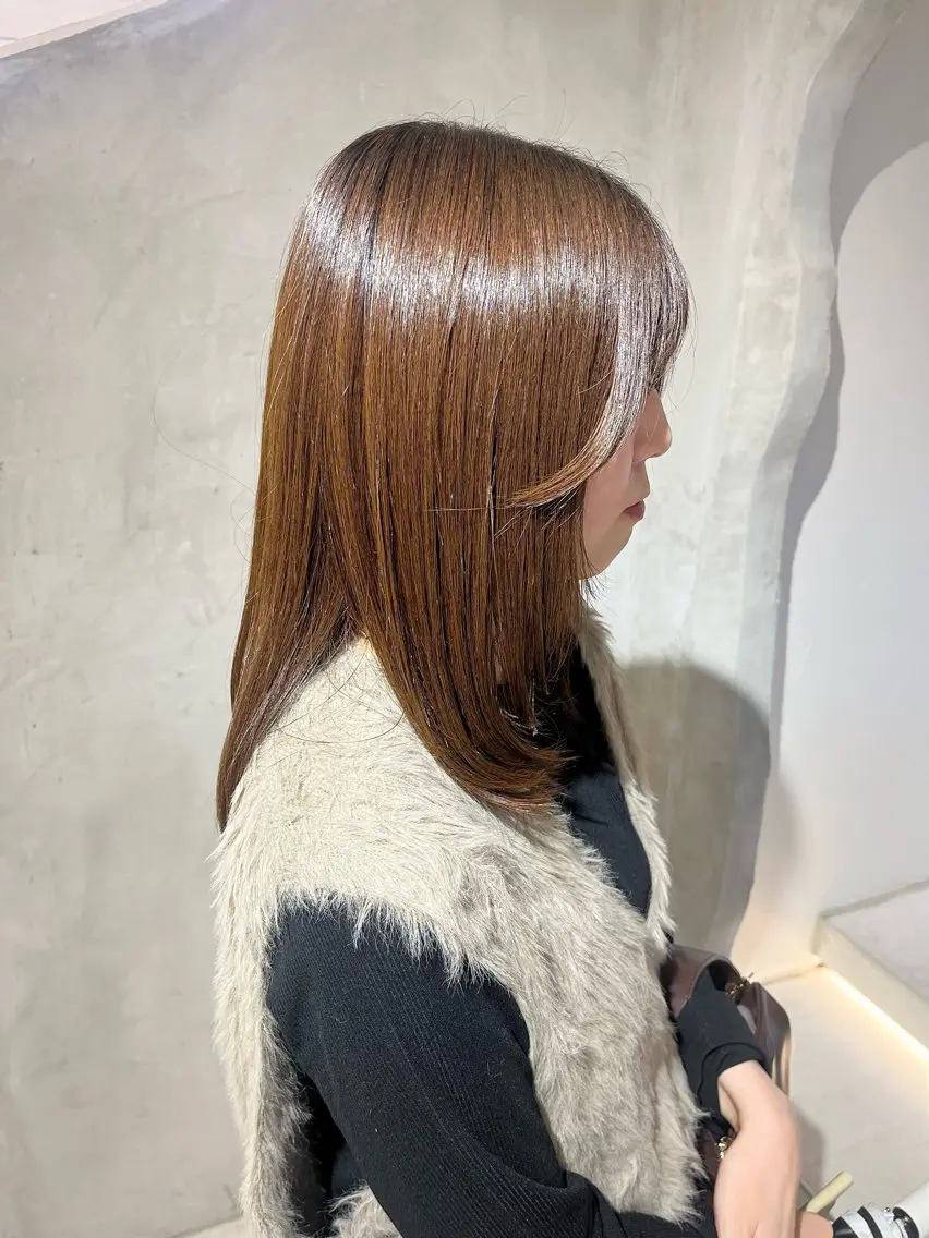 ミディアム カラー 顔まわりレイヤー 顔周りカット レイヤーカット カット ヘアカラー トリートメント 切りっぱなしボブ/ 艶カラー/綾莉のヘアスタイル