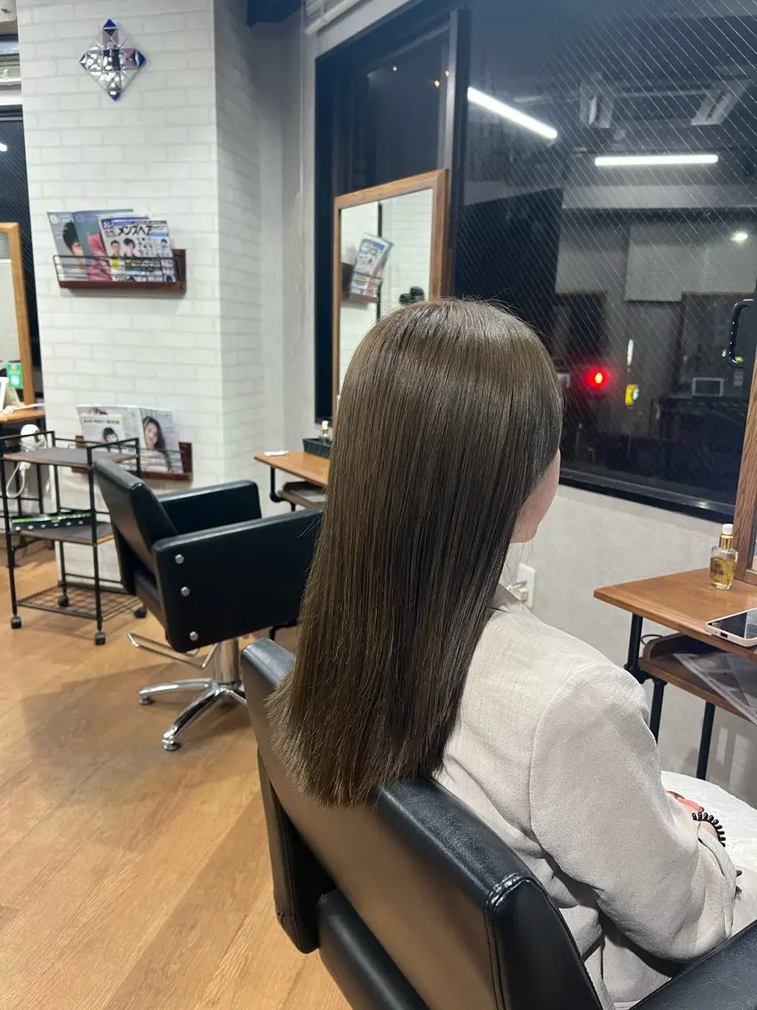 セミロング カラー ベージュカラー オリーブベージュ カット ヘアカラー レ ナのヘアスタイル