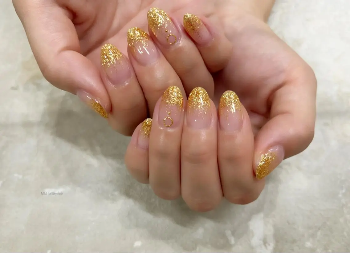 ネイル ゴールド グラデーション キラキラネイル ラメ(グリッター) ラメグラデーション ハンドネイル nail salon monailのネイルデザイン