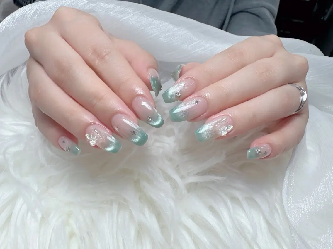 ネイル フレンチネイル グラデーション 韓国ネイル マグネットネイル ミラーネイル ハンドネイル ハンドケア Hara Nail 【持ち込みOK】のネイルデザイン