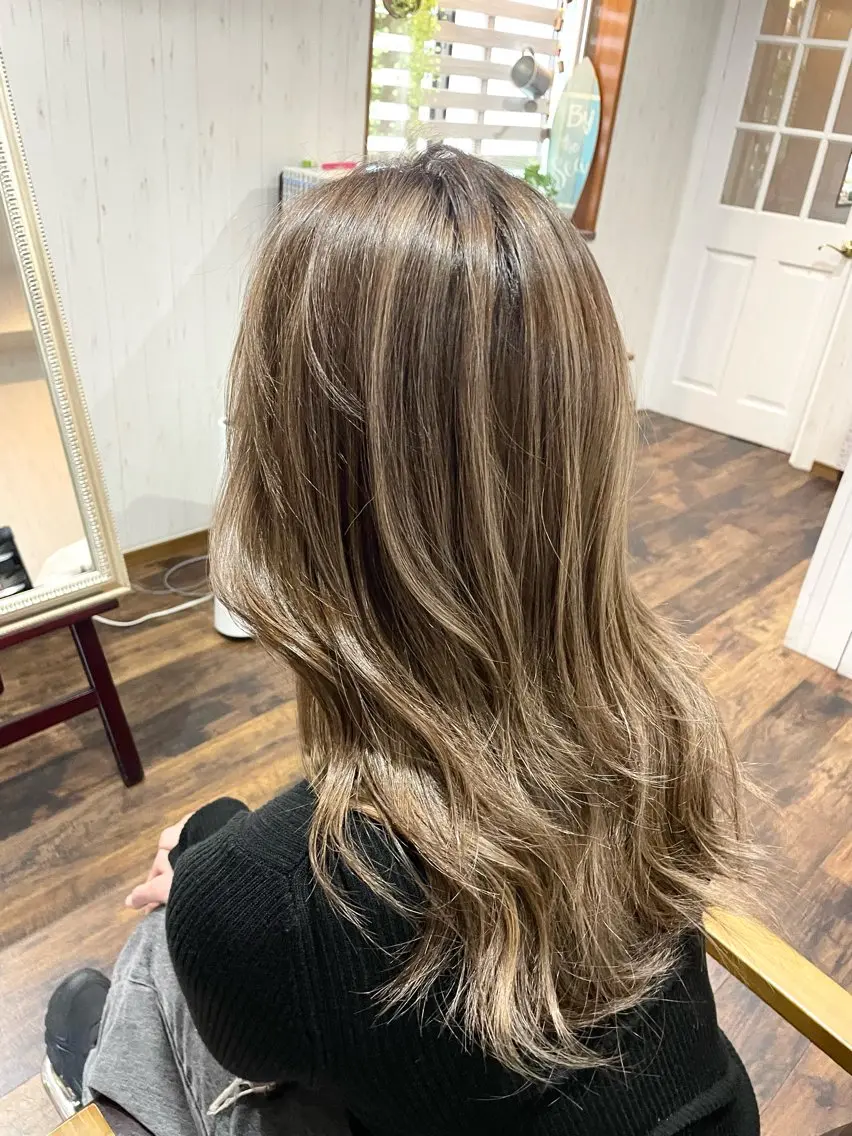 セミロング カラー ブリーチ ケアブリーチ ハイライトカラー ハイライト ヘアカラー トリートメント 西川 敏夫のヘアスタイル