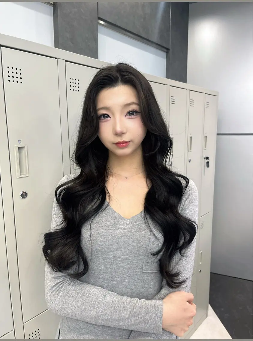 ロング カラー ヘアアレンジ 透明感カラー ダークグレー くびれヘア 韓国風ヘア カット ヘアカラー トリートメント ヘアセット ハイトーン/透明感 髪質改善/rinaのヘアスタイル