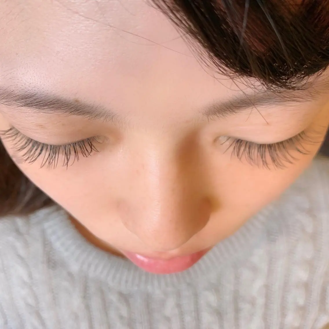 マツエク・マツパ フラットラッシュ F-LILA (リラ)Ainaのヘアスタイル