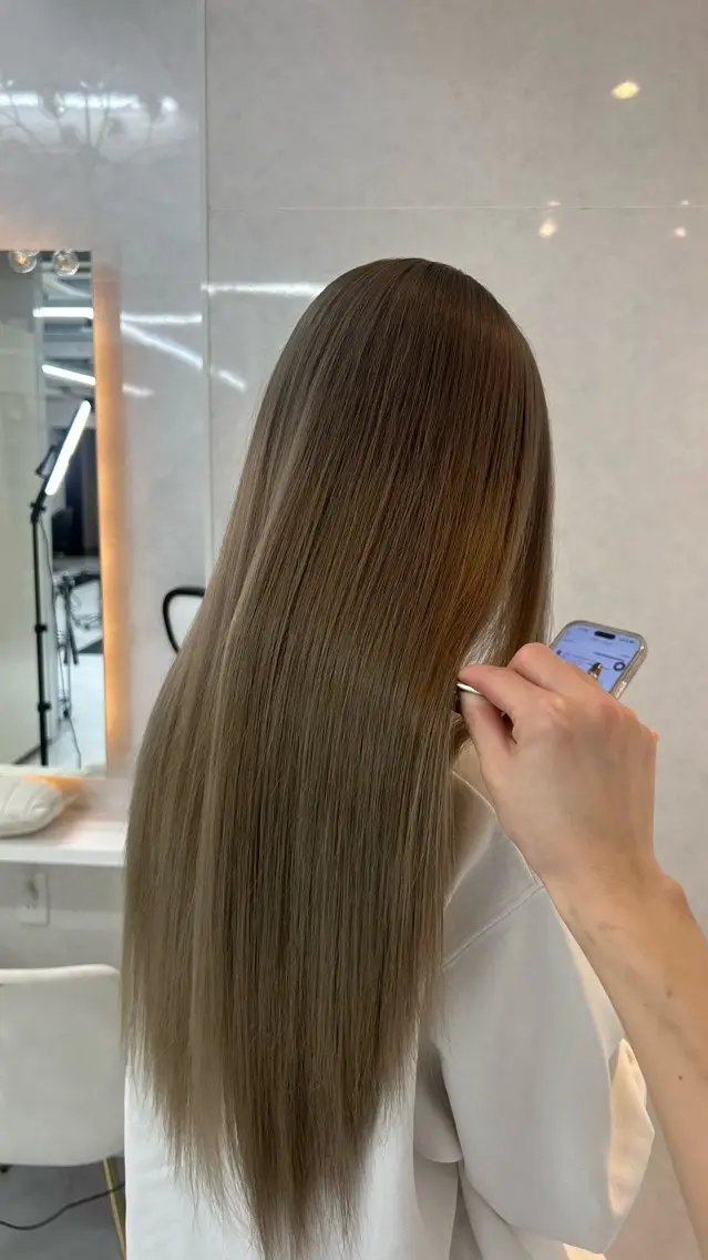 ロング カラー ベージュカラー ミルクティーベージュ ヘアカラー saria [ALEAP]のヘアスタイル