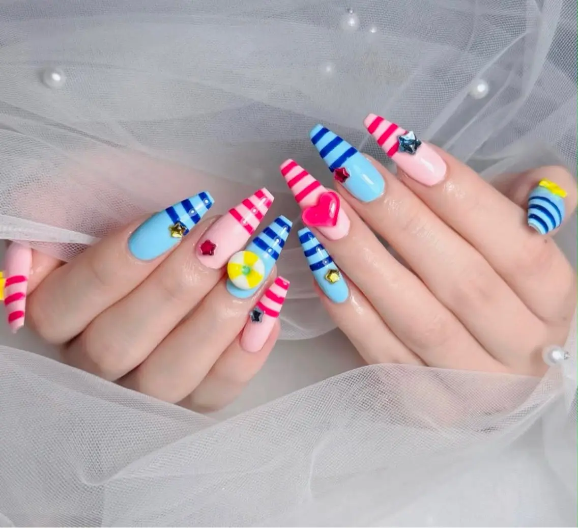 ネイル アートネイル ボルドー フレンチネイル ジェルネイル 氷ネイル・うるうるネイル ハンドネイル Julie Nail Rinのネイルデザイン