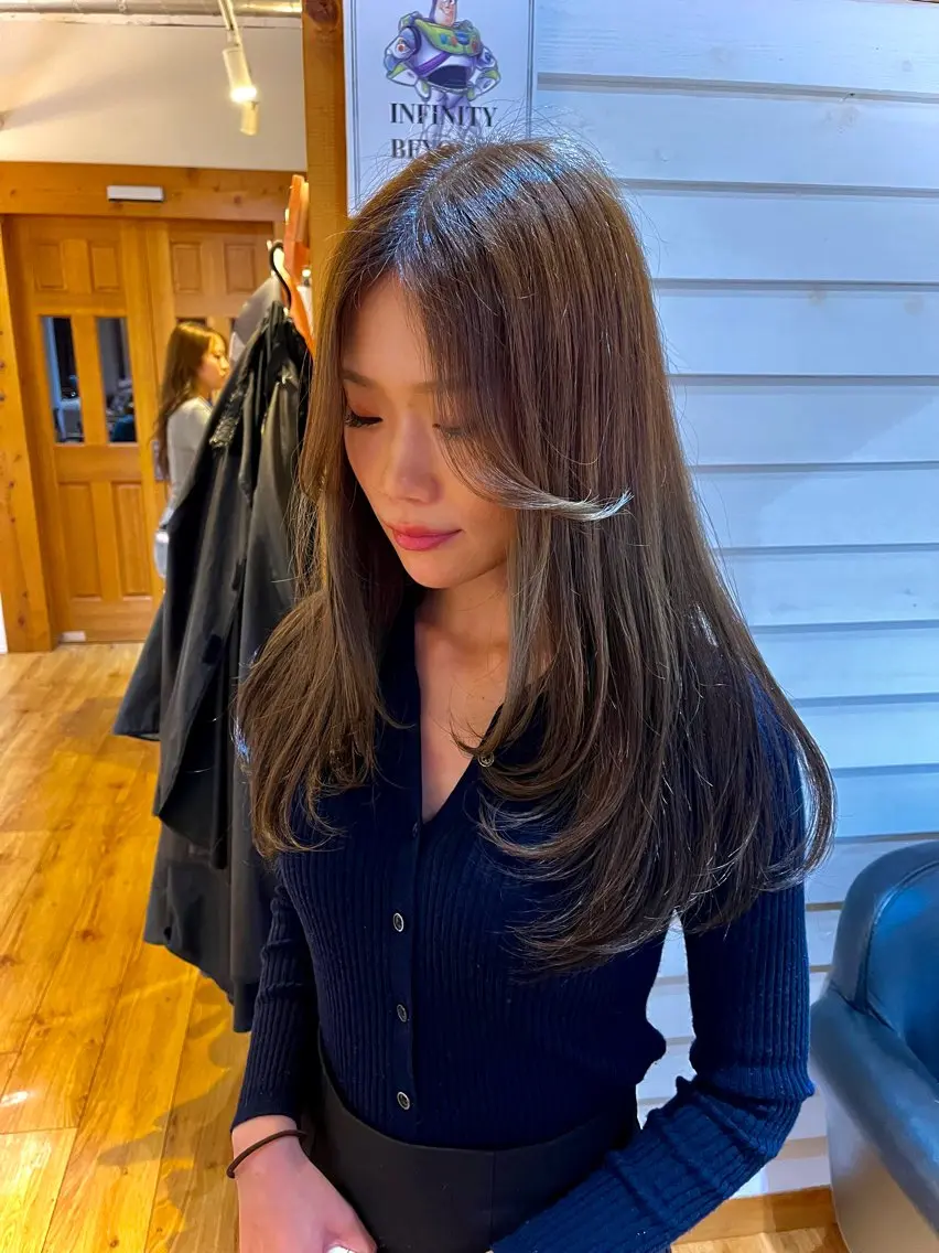 ロング 韓国風ヘア レイヤーカット カット 【ブロンド】【ベージ ュ系】TAKUMAのヘアスタイル
