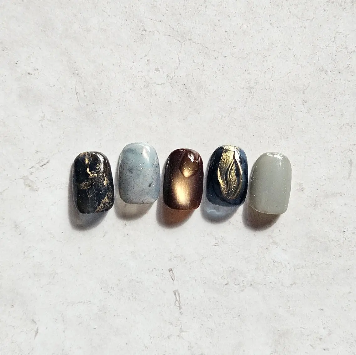 ネイル ブルー ミラーネイル ハンドネイル Nailsalon manoのネイルデザイン