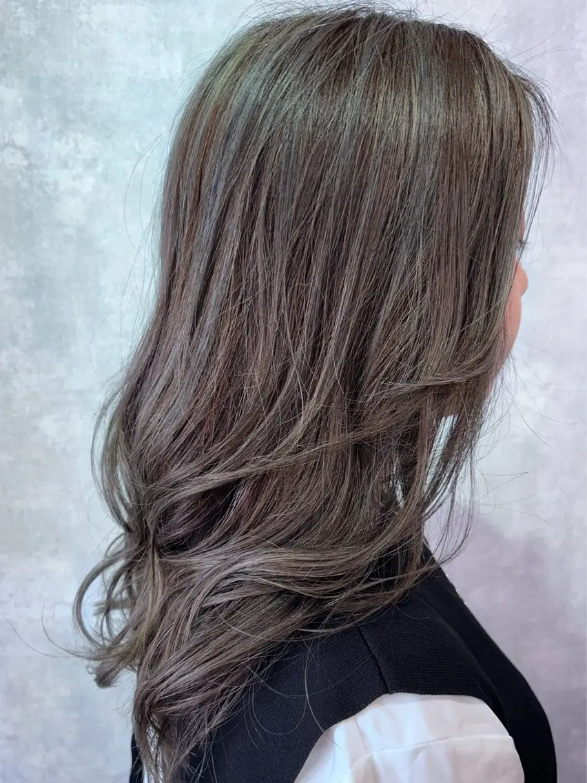 セミロング カラー アッシュ ダブルカラー ハイライトカラー ハイライト 亜美💎6月7月は お早めのご予約を✨のヘアスタイル