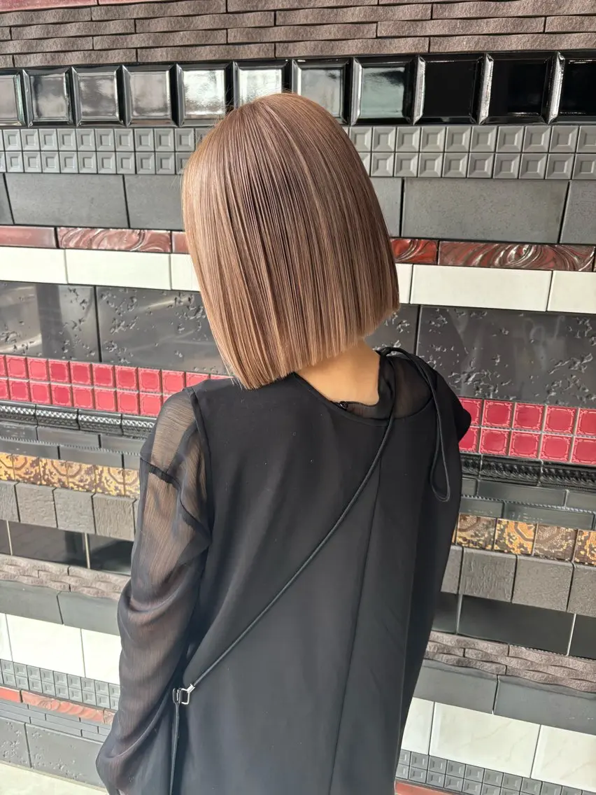 ショート カット ヘアカラー 色落ちまで2度綺麗な ハイトーン🪞/ミクのヘアスタイル