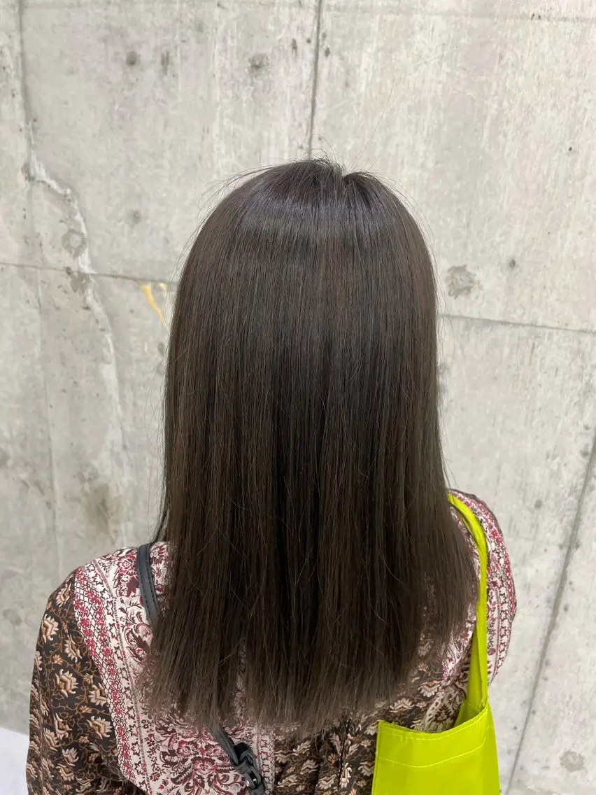 カラー ブリーチ グレージュ ブリーチなしカラー 中溝 トシミのヘアスタイル