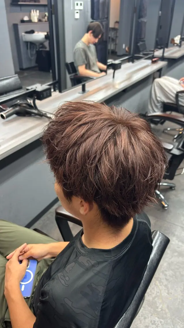 カラー メンズ メンズブリーチ ブリーチ ブラウンカラー オレンジ オレンジブラウン ヘアカラー 内山 拓実のヘアスタイル