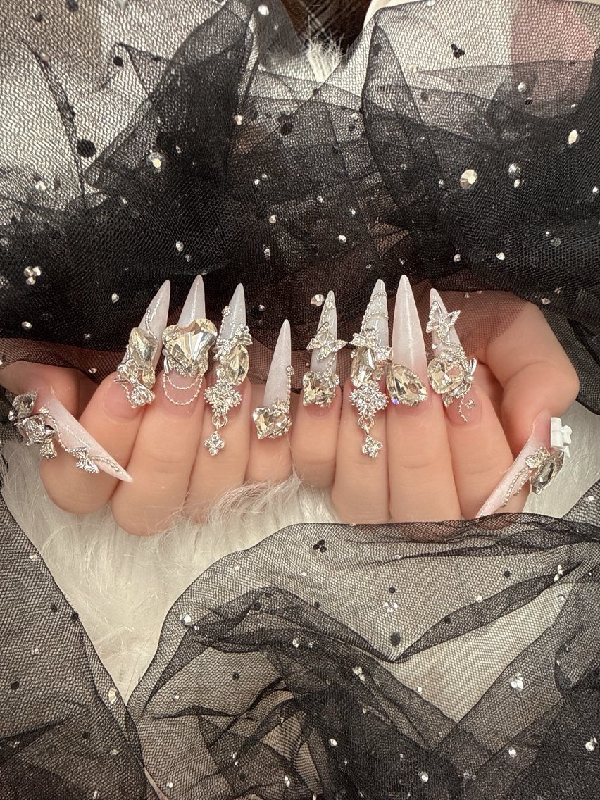 ネイル オーロラネイル クリアネイル フラッシュネイル フレンチネイル ジェルネイル ハンドネイル Sakura Nail Salonのネイルデザイン