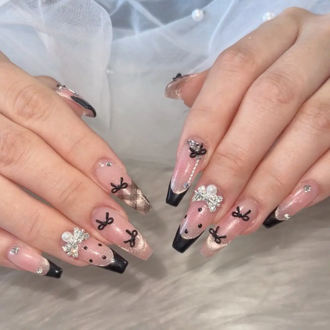 ネイル オーロラネイル クリアネイル 成人式 フラッシュネイル ジェルネイル ハンドネイル Amee Nail Salonのネイルデザイン