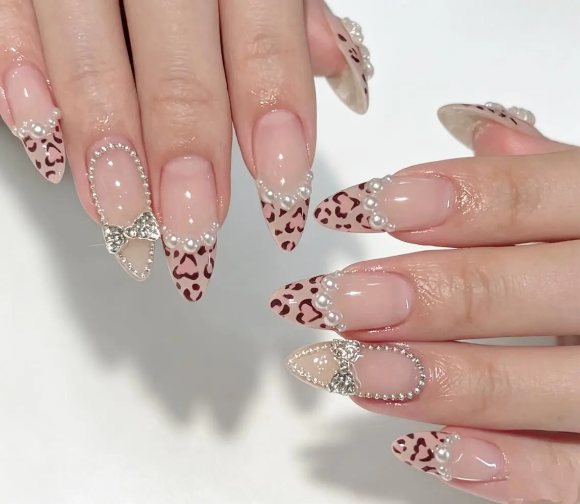ロング ハンドネイル モナ nail salonのネイルデザイン