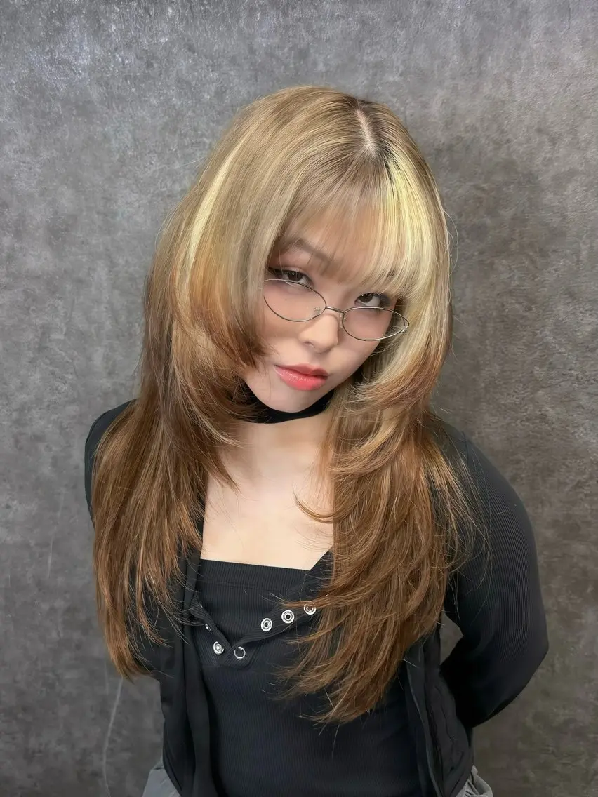 ロング カラー Mana/レイヤー プルエクステブリーチのヘアスタイル