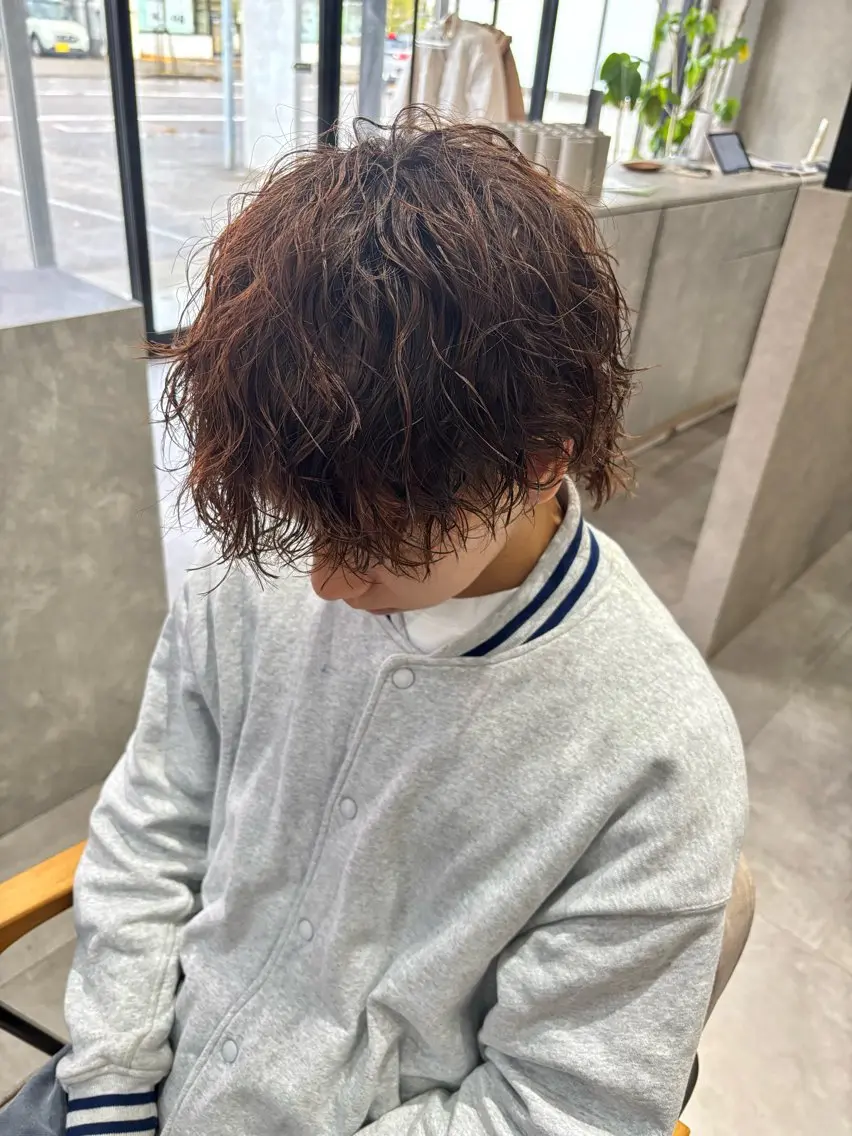 カラー パーマ メンズ センターパート メンズハイトーン マッシュウルフ マッシュ メンズパーマ カット パーマ トリートメント 長谷川 湧のヘアスタイル