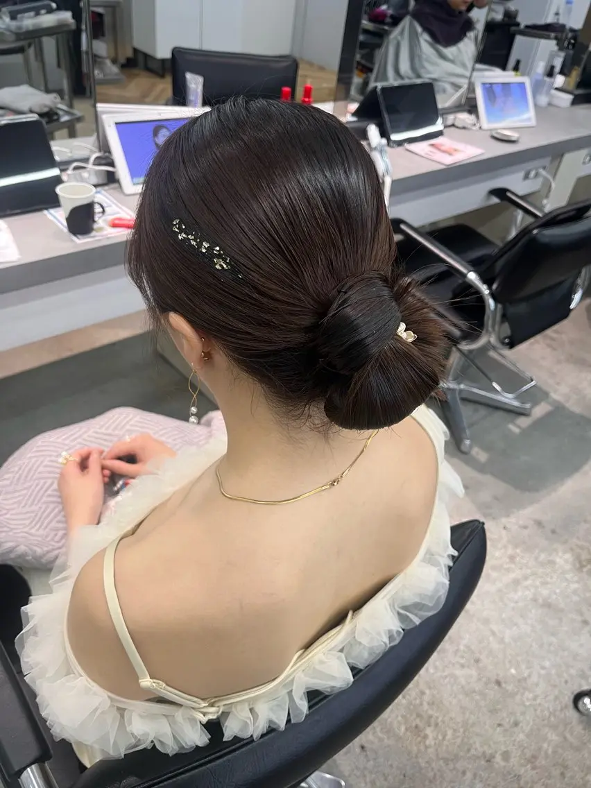 ヘアアレンジ ヘアセット koikiナチュラル オリーブカラー🦙のヘアスタイル