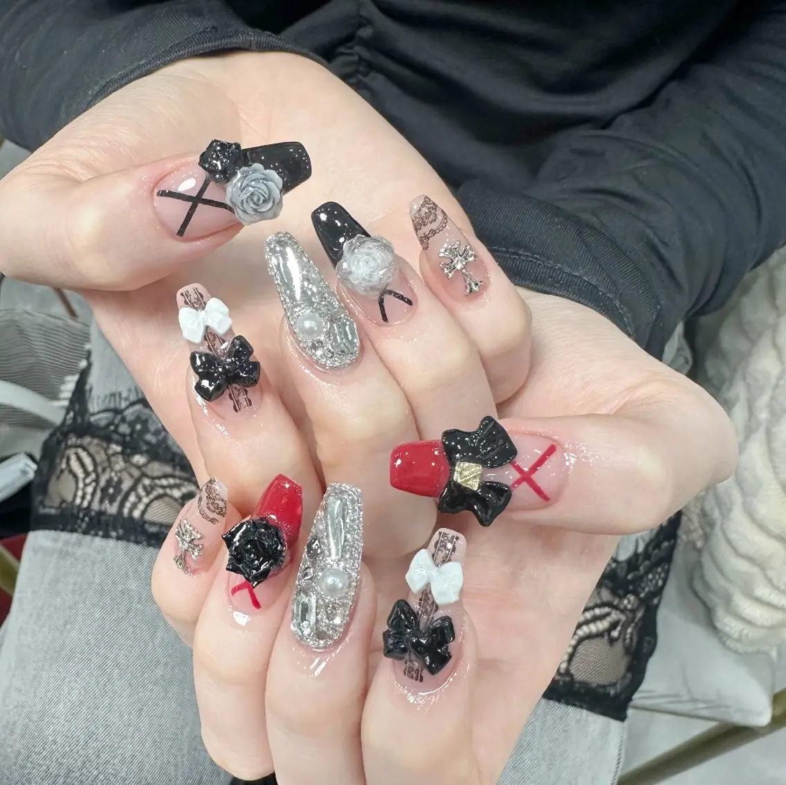ネイル チークネイル フレンチネイル ジェルネイル ガーリー キラキラネイル ハンドネイル UM Nail Salonのネイルデザイン