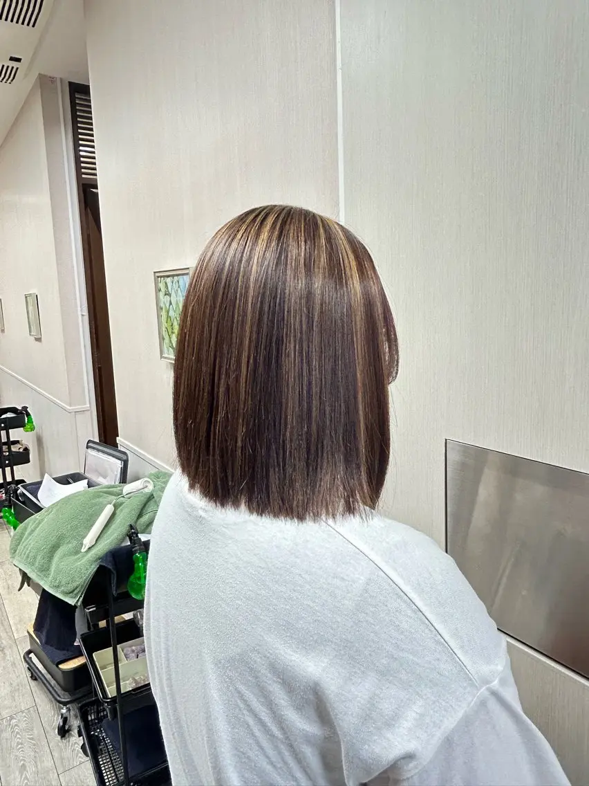 ボブカット＋カラー　通常のワンタッチカラーのみ　　　　ブリーチ　ハイライト　ダブルカラー✖️の写真