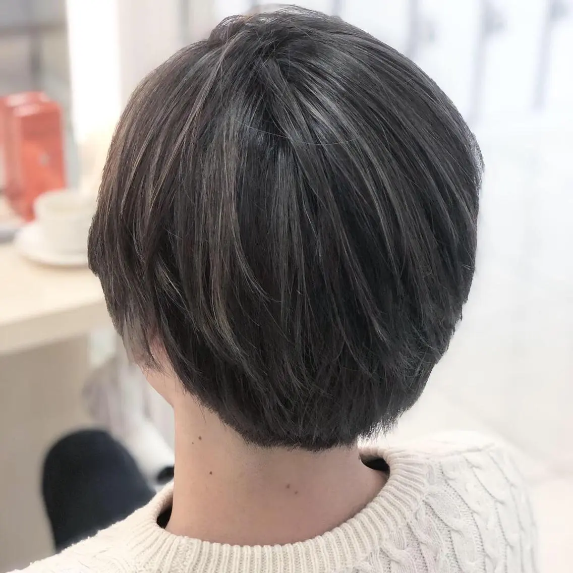 ショート カラー ハイライトカラー シルバー ハイライト ヘアカラー トリートメント 💙髪質改善 💙和田💙のヘアスタイル