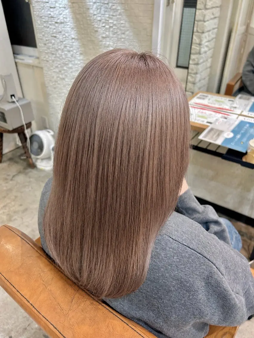 ミディアム カラー ベージュカラー ダブルカラー グレージュ ミルクティーグレージュ レイヤーカット/ ダブルカラー🎀らむのヘアスタイル