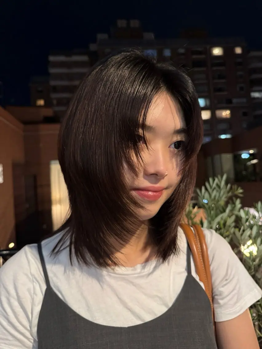 ミディアム カット レイヤーカット 🫒natsuのヘアスタイル