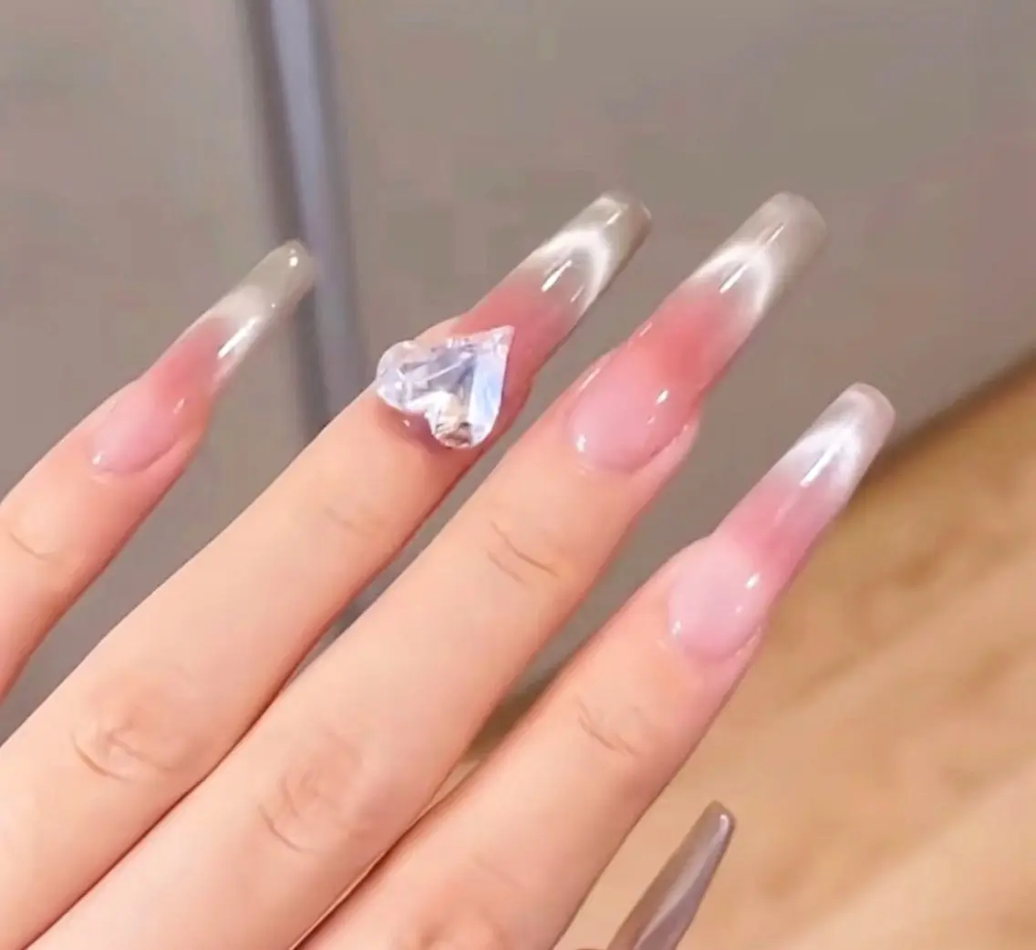 ★チップ長さだし♪チーク×マグネットネイルの写真