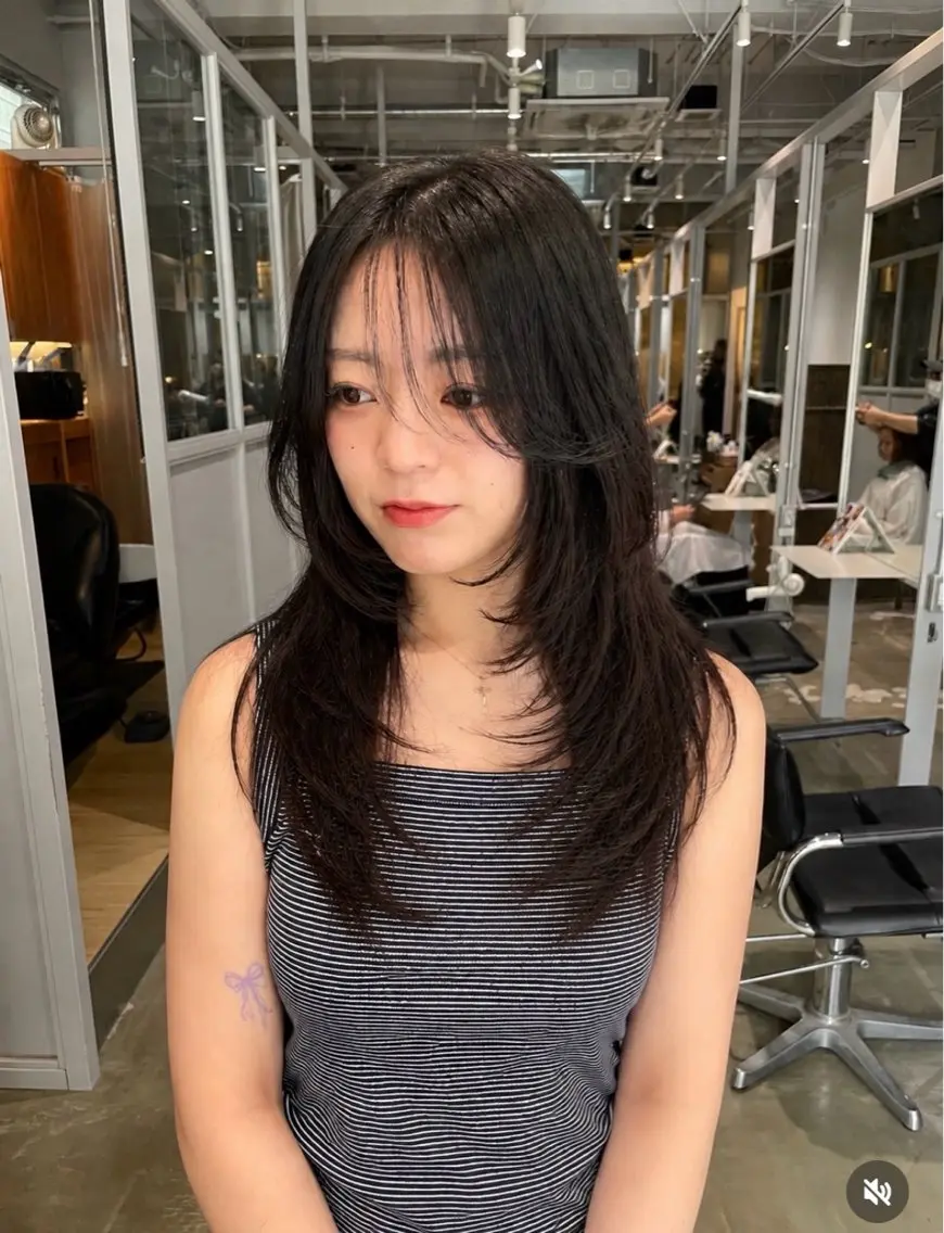 ミディアム Helena_ まひろのヘアスタイル