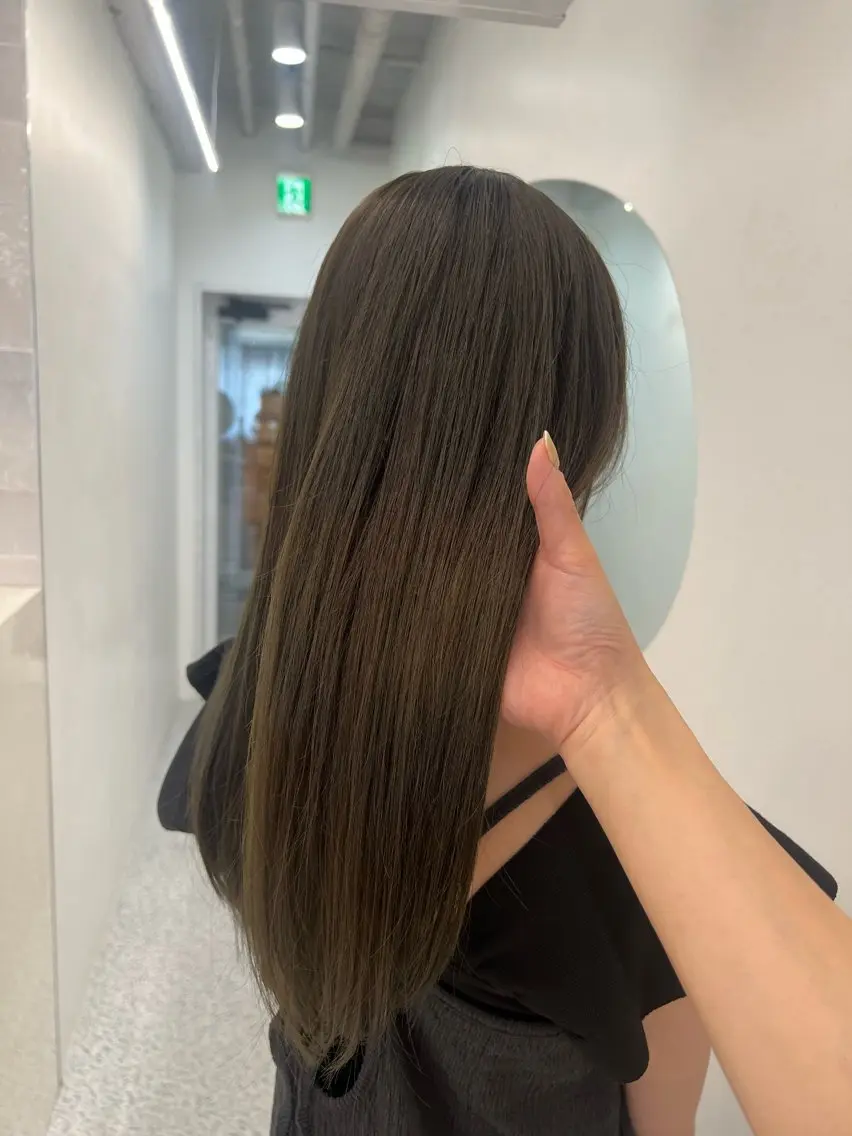 ロング カラー ベージュカラー ブリーチ 透明感カラー ブリーチなしカラー オリーブベージュ カット ヘアカラー トリートメント 韓国ヘア☁️ mitsukiのヘアスタイル