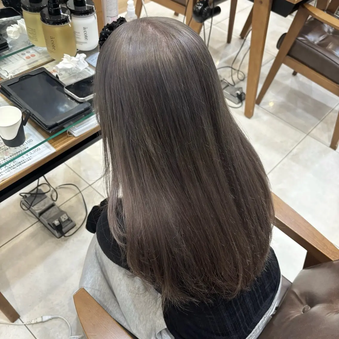 カラー ブリーチ ダブルカラー 新原 陽那のヘアスタイル