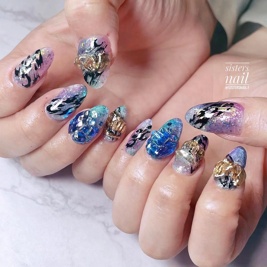 ネイル アニマル柄 アートネイル ブルー グラデーション キラキラネイル sisters nail.fのネイルデザイン