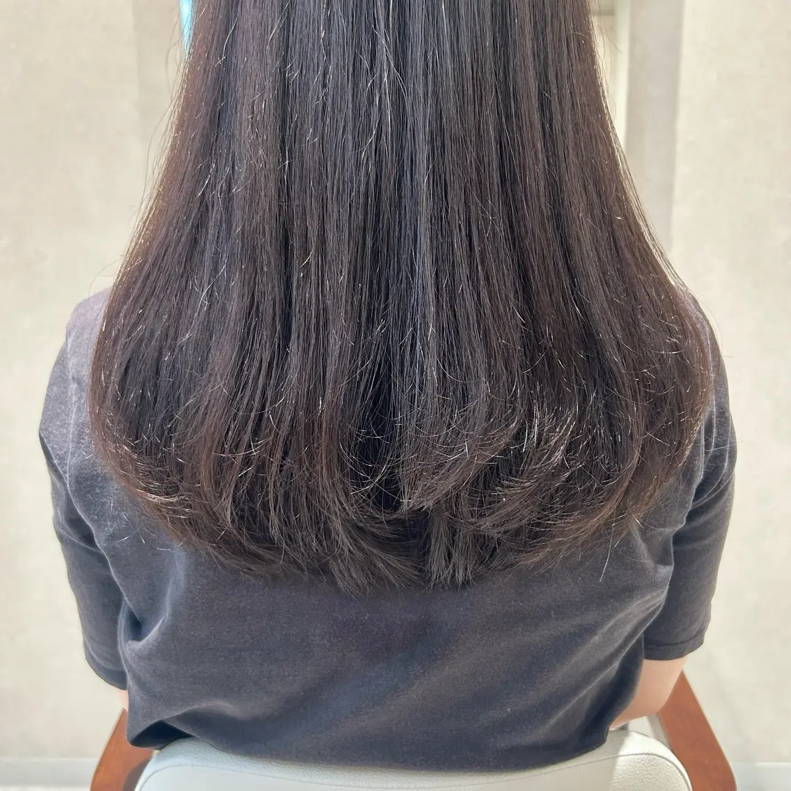 ミディアム レイヤーカット LOVESTOIKE 井上つぐみ/透明感のヘアスタイル